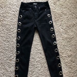 Good Waist Grommet Skinny Jeans (27)